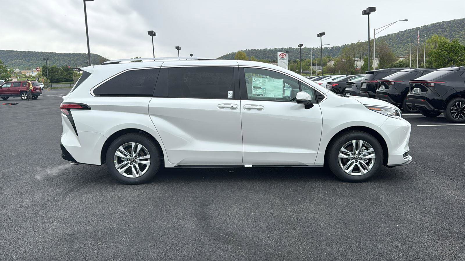 New 2026 Toyota Sienna Limited AWD/4WD image 3