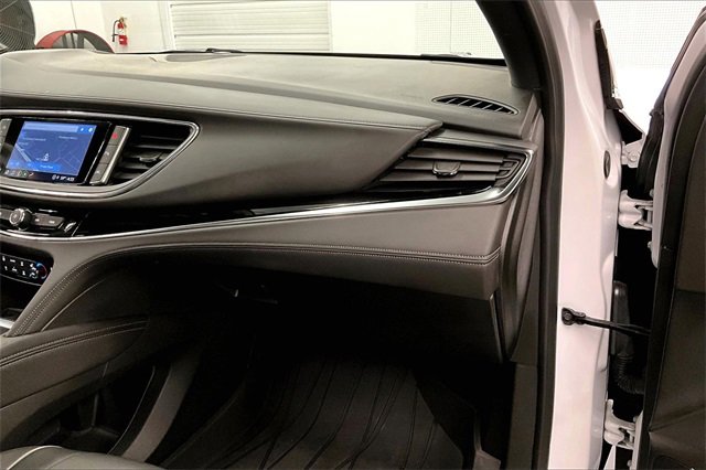 Used 2024 Buick Enclave Avenir image 15