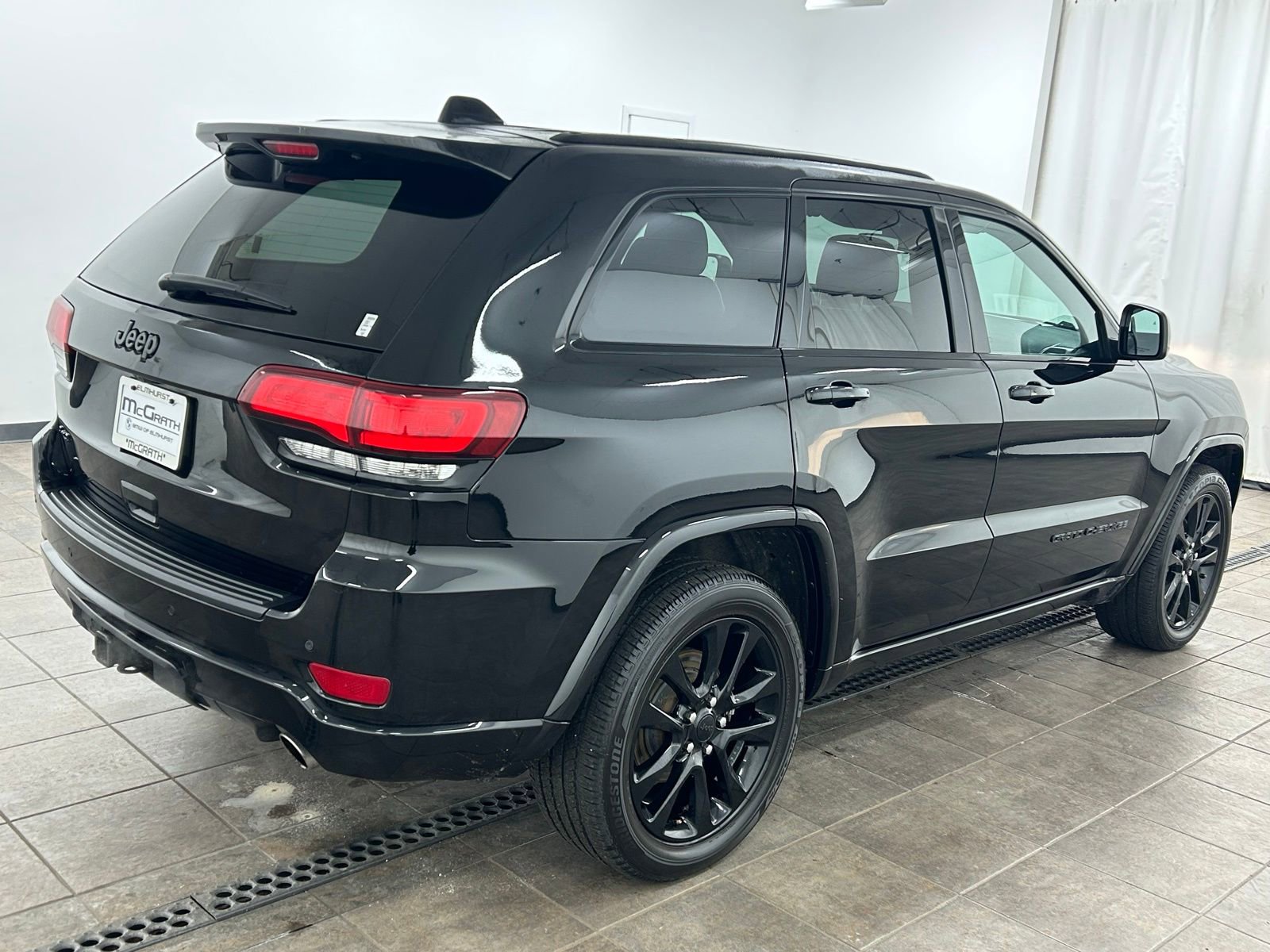Used 2019 Jeep Grand Cherokee Altitude image 5