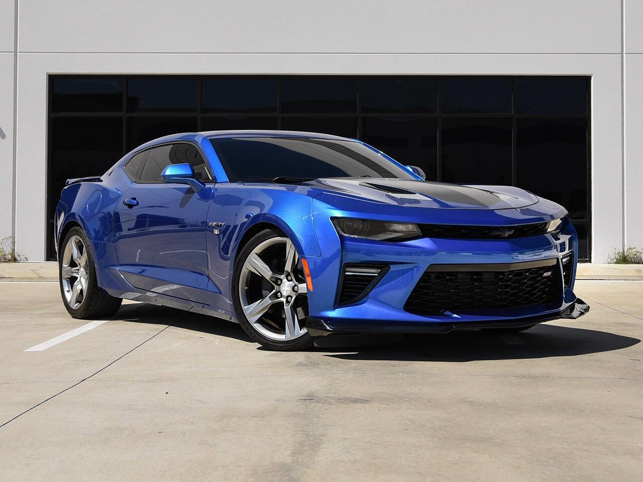 Used 2017 Chevrolet Camaro SS RWD image 1