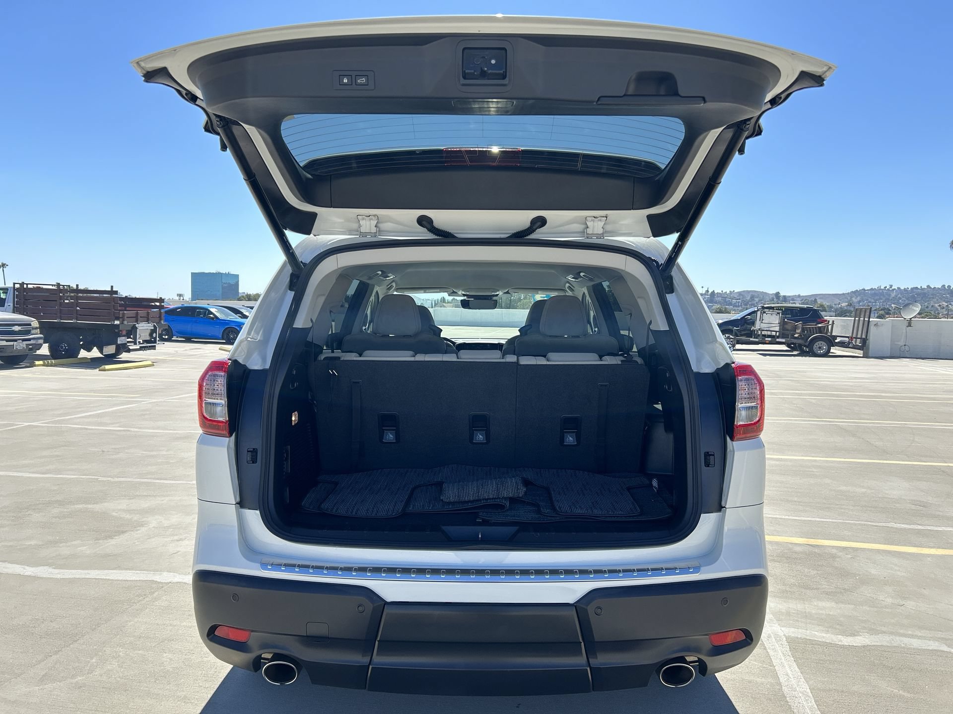 Used 2023 Subaru Ascent Premium w/ Convenience Package AWD/4WD image 19