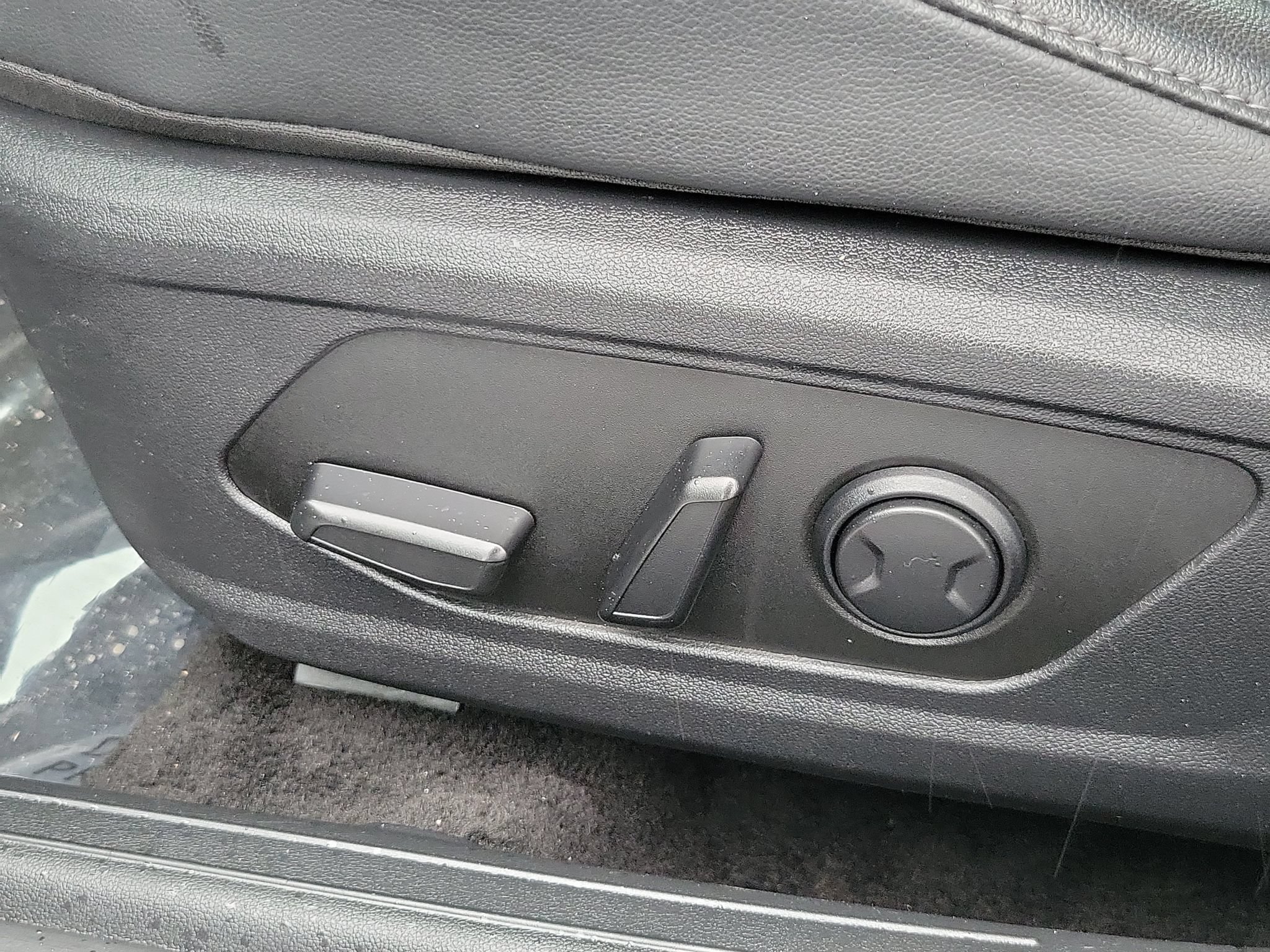Used 2025 Hyundai Elantra Limited FWD image 9