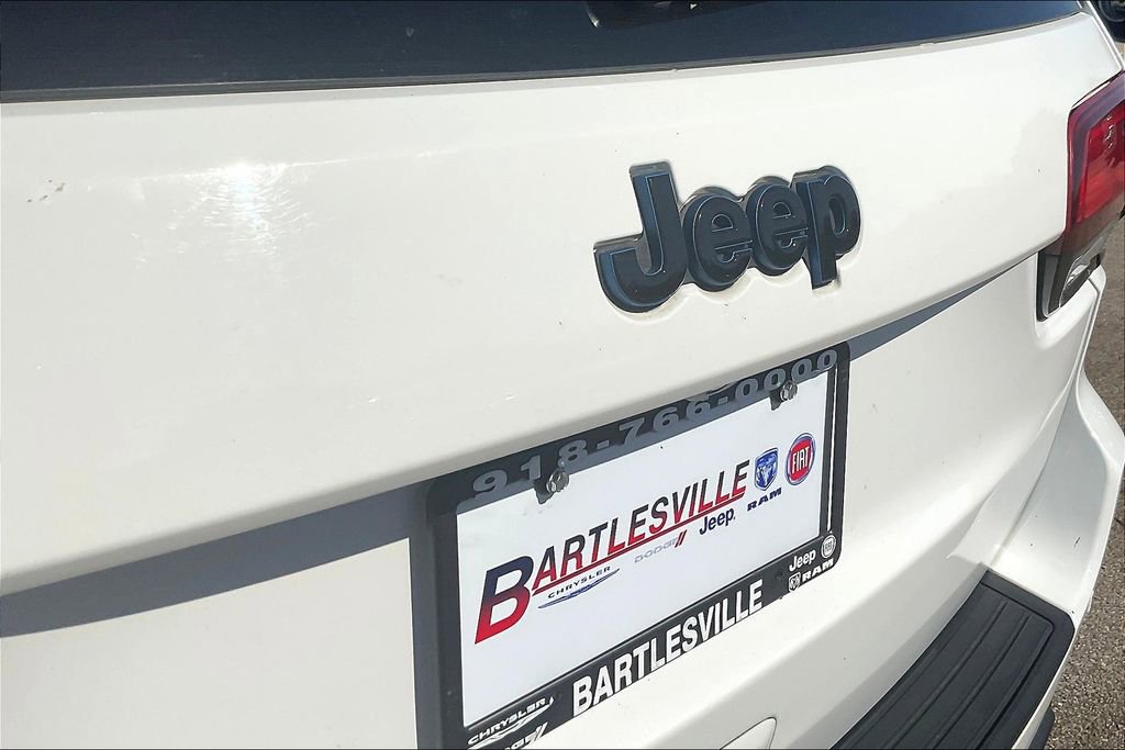 Used 2019 Jeep Grand Cherokee Laredo image 14