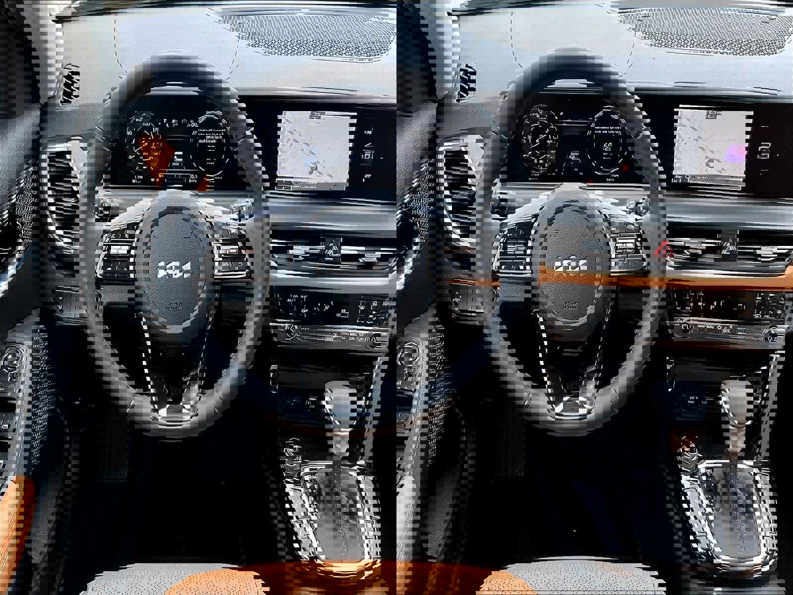 Used 2024 Kia Seltos EX image 17