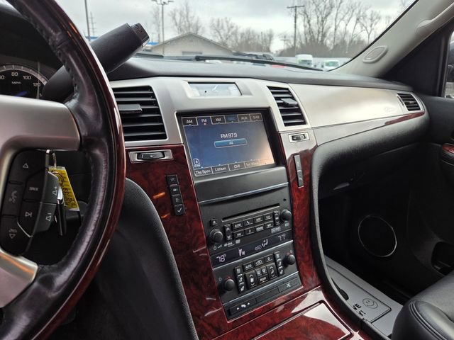 Used 2013 Cadillac Escalade Premium AWD/4WD image 19