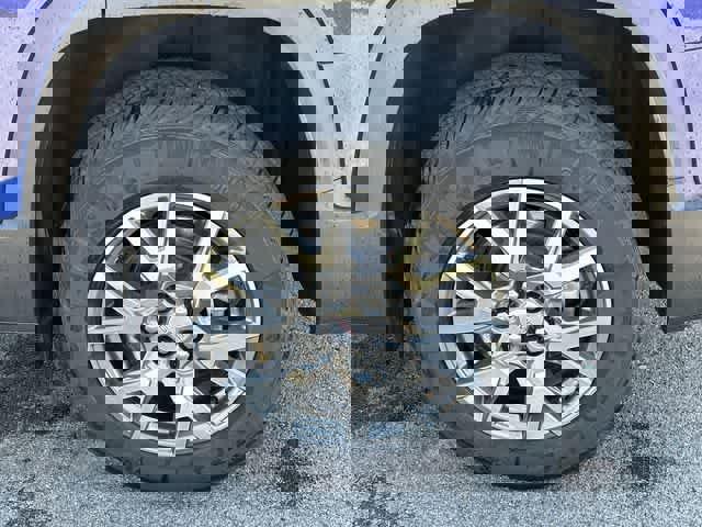 Used 2023 GMC Acadia SLE w/ Driver Convenience Package image 5