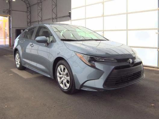 Used 2025 Toyota Corolla LE FWD image 1