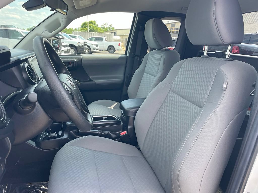 Used 2022 Toyota Tacoma SR RWD image 2