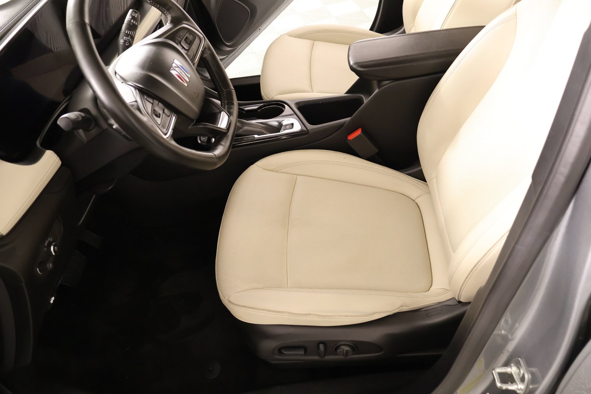 Used 2025 Buick Encore GX Sport Touring w/ Comfort Package FWD image 11