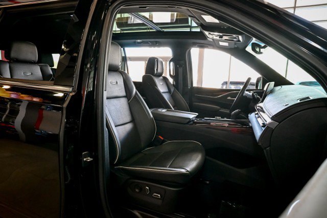 Used 2023 Cadillac Escalade ESV Premium Luxury AWD/4WD image 28