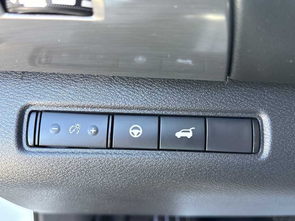 Used 2023 Nissan Pathfinder SL AWD/4WD image 32