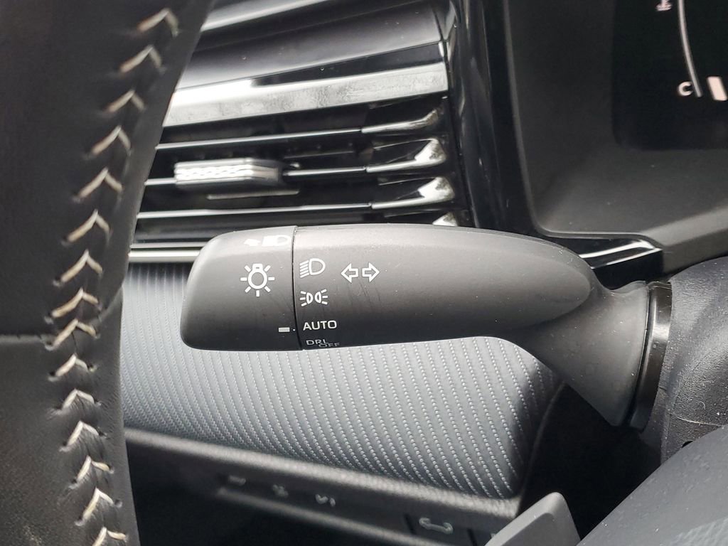 Used 2025 Toyota Camry SE image 17