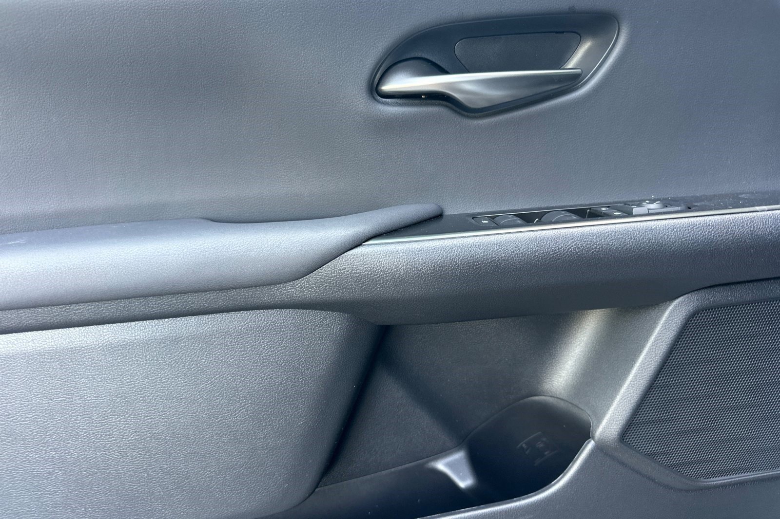New 2026 Lexus UX 300h FWD image 10
