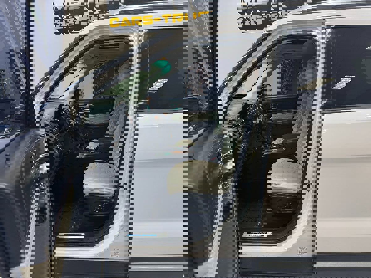 Used 2016 Ford Explorer Platinum image 11