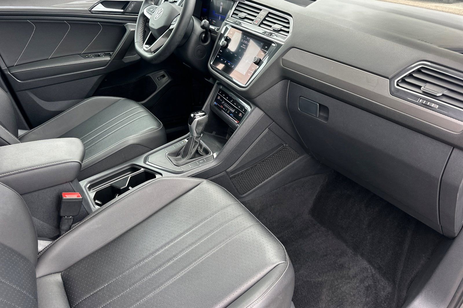 Used 2022 Volkswagen Tiguan SE FWD image 17