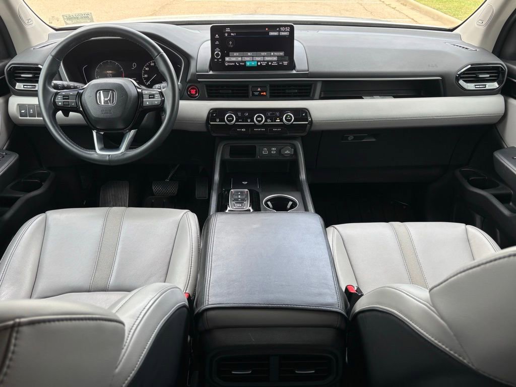Used 2025 Honda Pilot Touring image 10