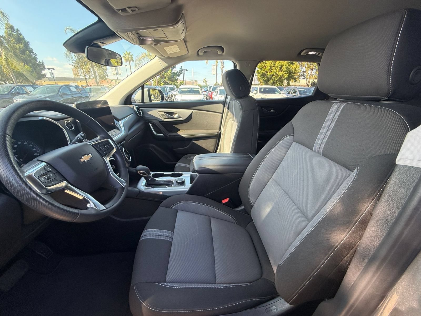 Used 2025 Chevrolet Blazer LT FWD image 24