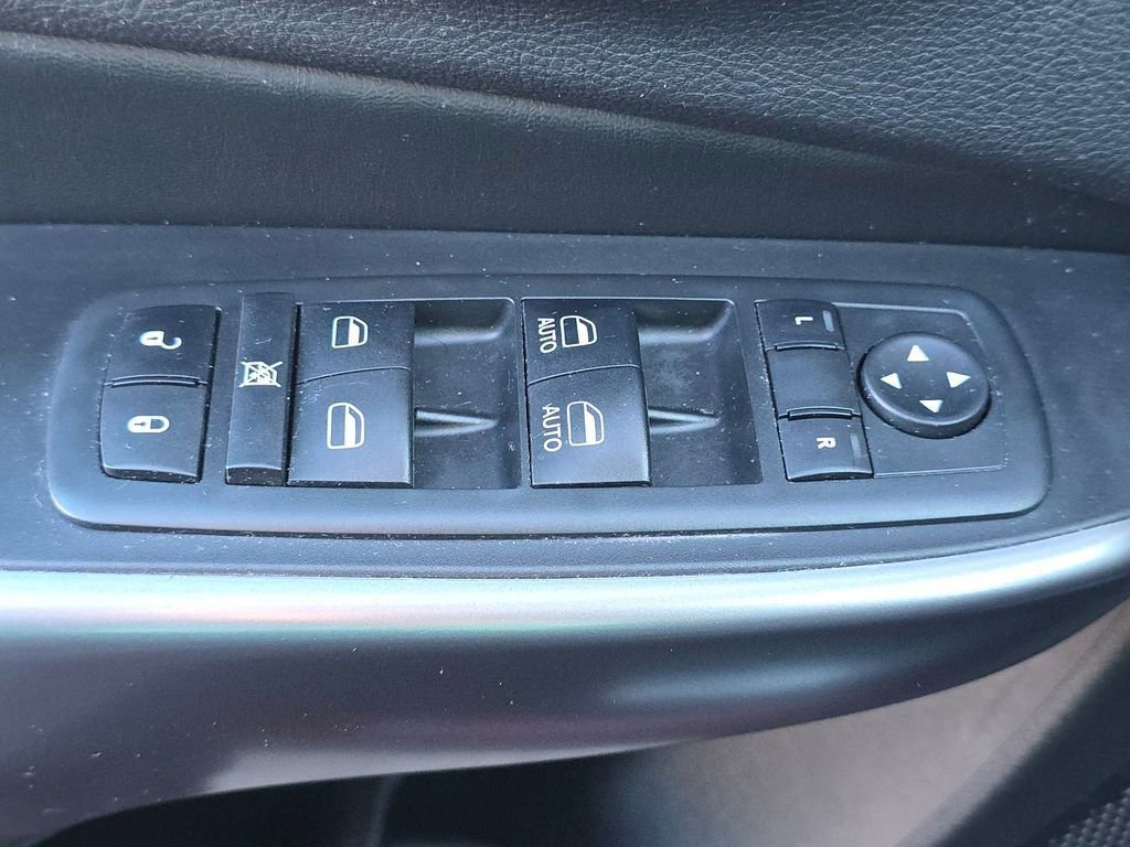 Used 2019 Jeep Cherokee Limited image 30