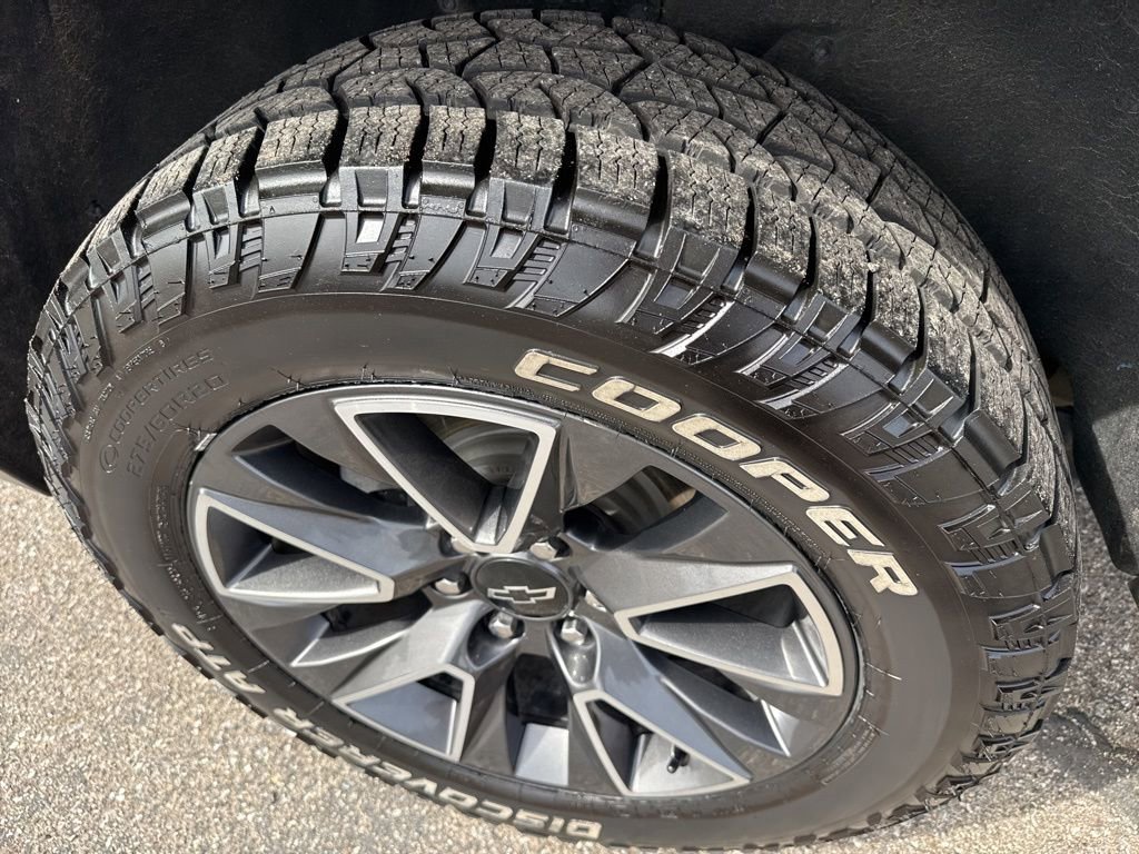 Used 2022 Chevrolet Suburban Z71 w/ Luxury Package AWD/4WD image 12