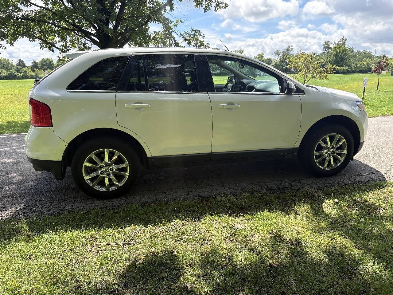 Used 2011 Ford Edge Limited FWD image 12