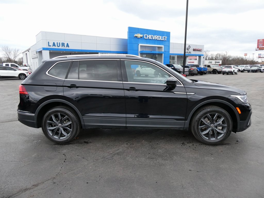 Used 2022 Volkswagen Tiguan SE w/ Panoramic Sunroof Package image 4