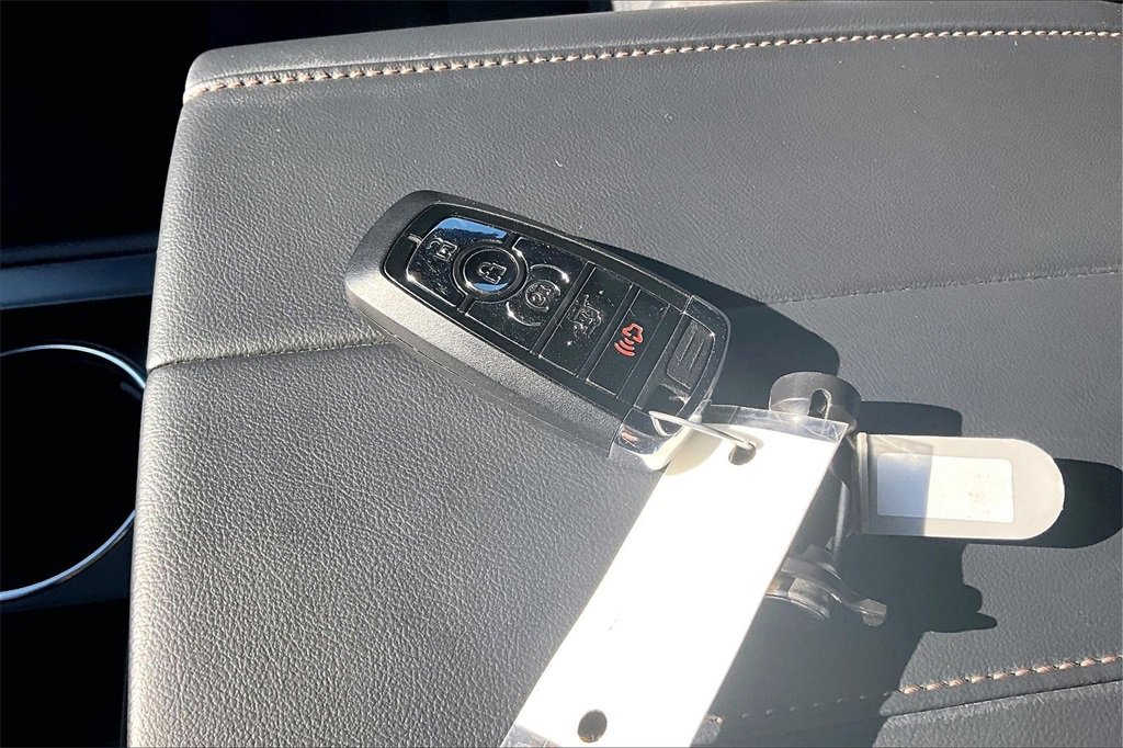 Used 2024 Lincoln Nautilus Reserve w/ Equipment Group 202A image 10