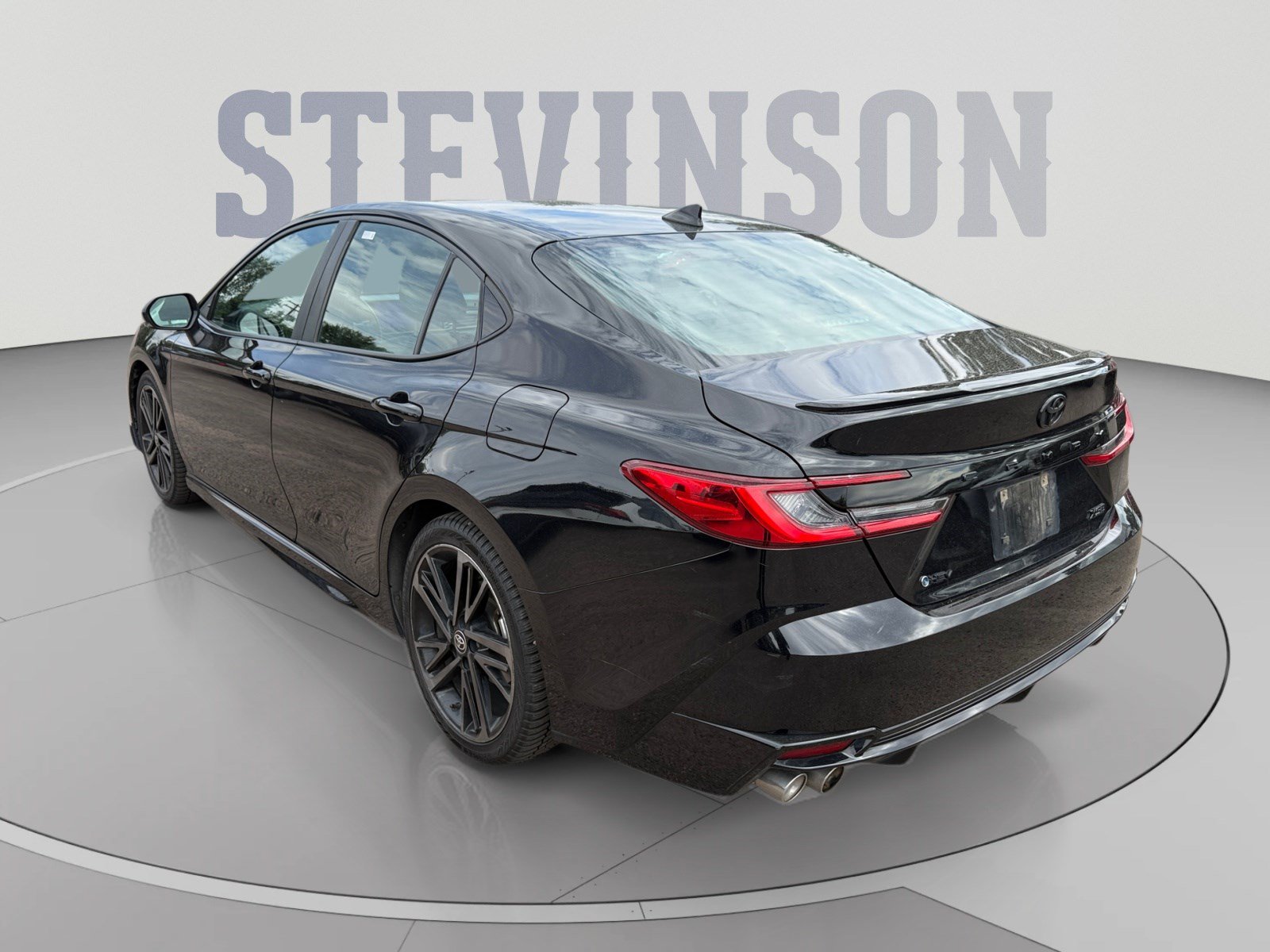 Used 2025 Toyota Camry XSE FWD image 3