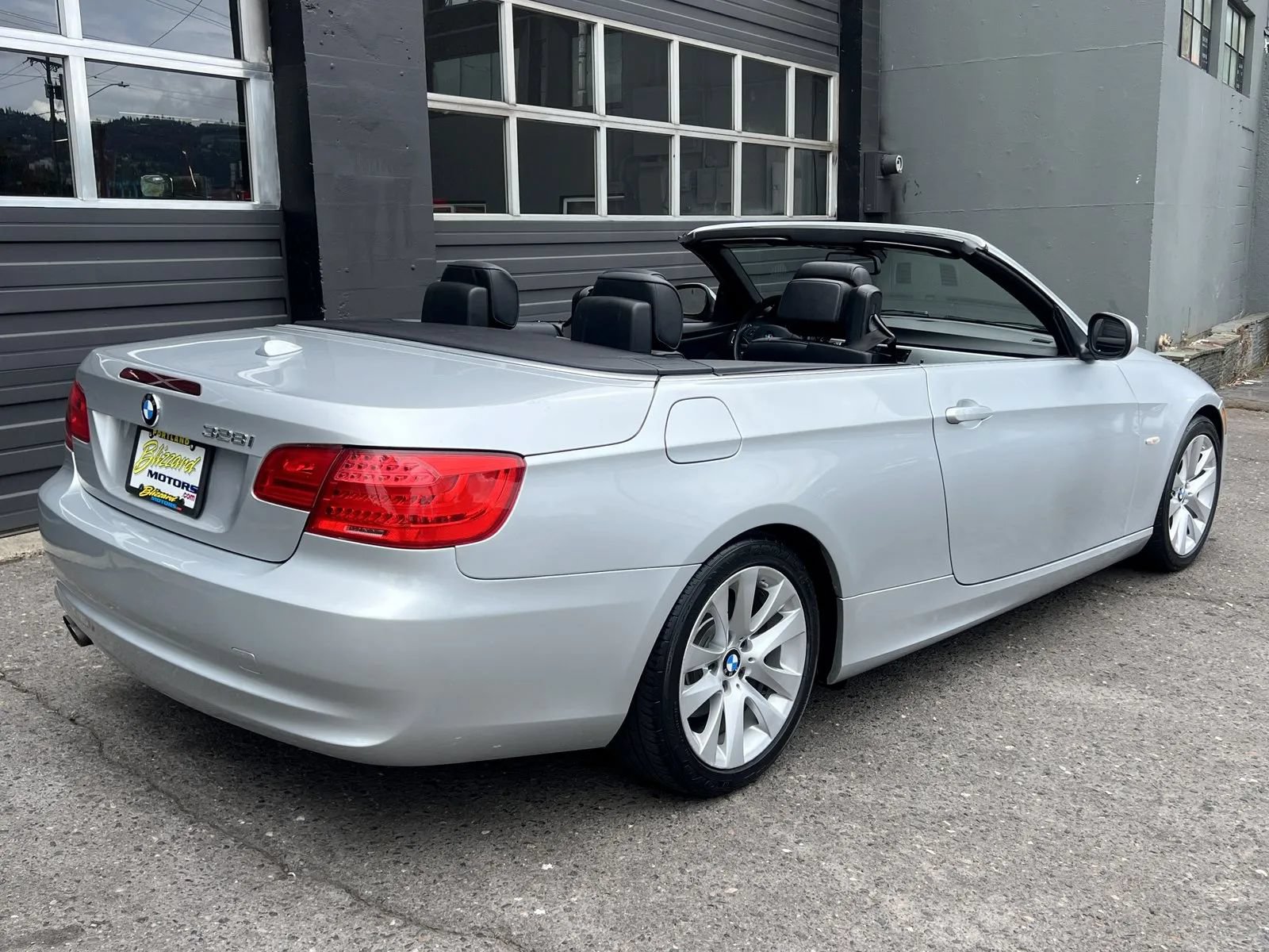 Used 2012 BMW 328i Convertible RWD image 5