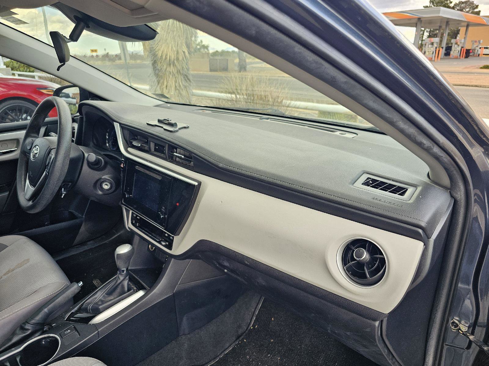 Used 2018 Toyota Corolla LE image 16