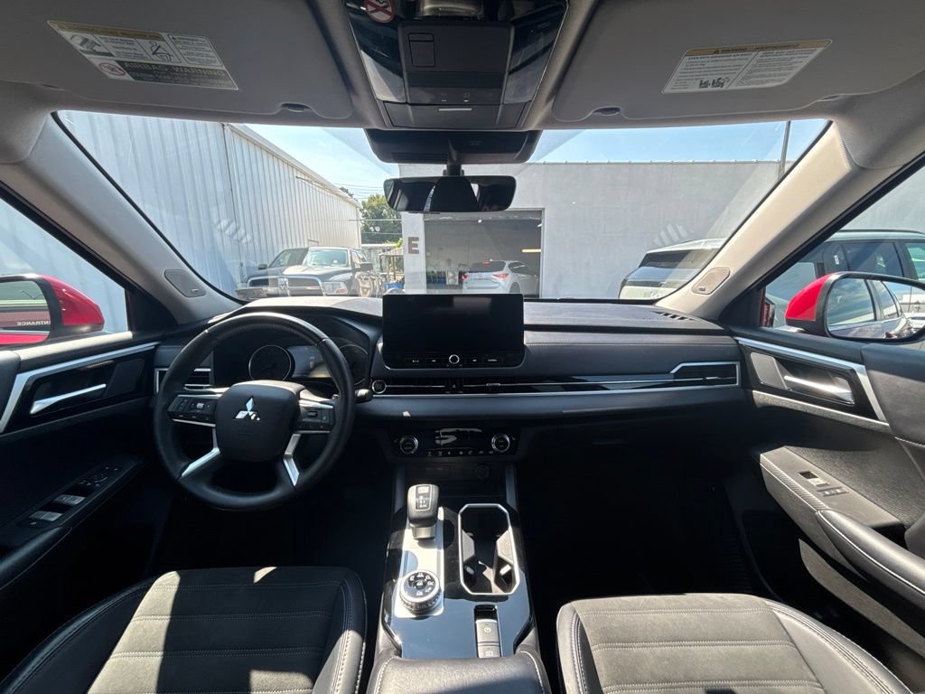 Used 2025 Mitsubishi Outlander SE AWD/4WD image 19