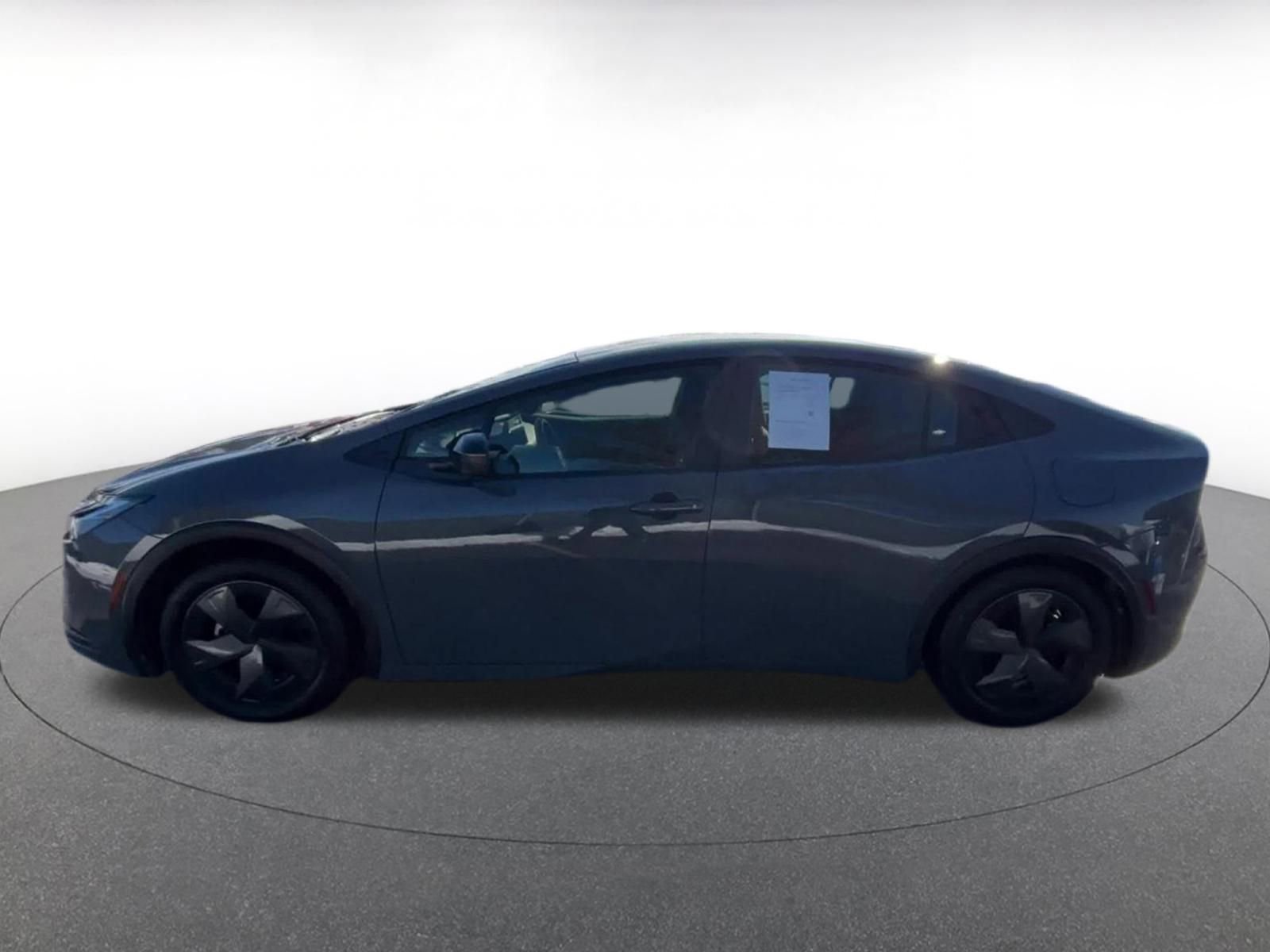 Used 2025 Toyota Prius LE image 9
