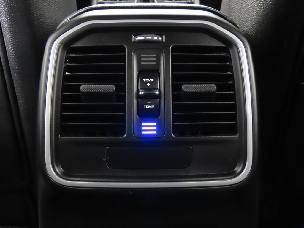 Certified 2026 Porsche Macan AWD/4WD image 32