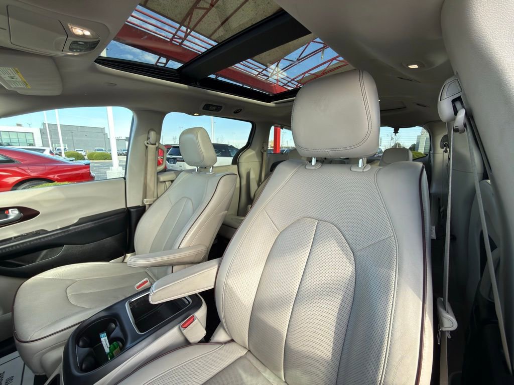 Used 2017 Chrysler Pacifica Limited image 17