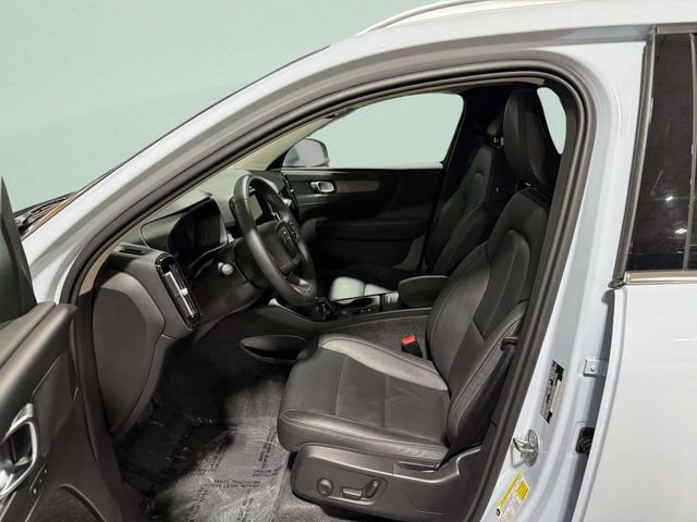 Used 2025 Volvo XC40 B5 Core AWD/4WD image 26