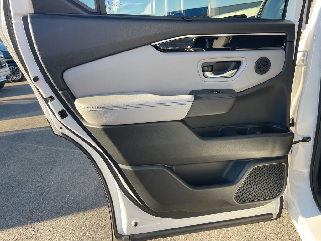 Used 2025 Honda Pilot Touring image 14