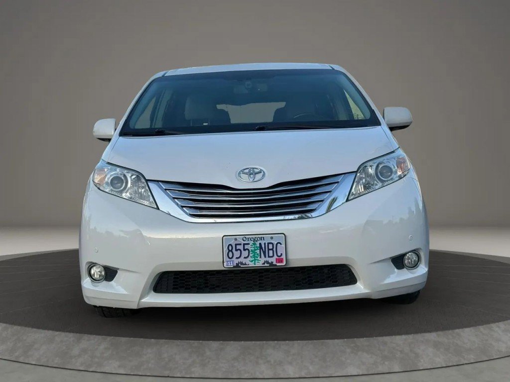 Used 2011 Toyota Sienna Limited w/ Premium Pkg FWD image 5