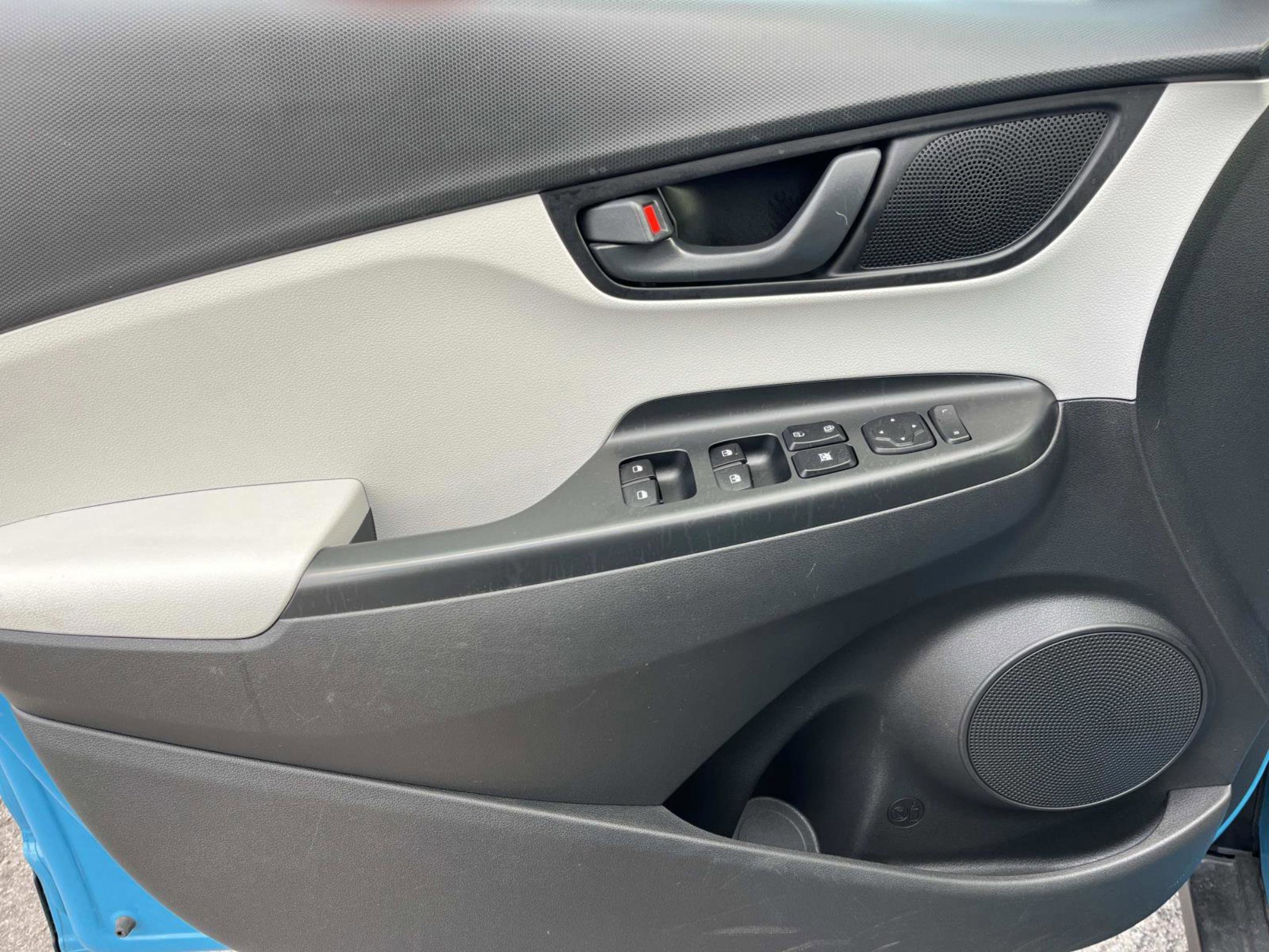 Used 2023 Hyundai Kona SEL image 27