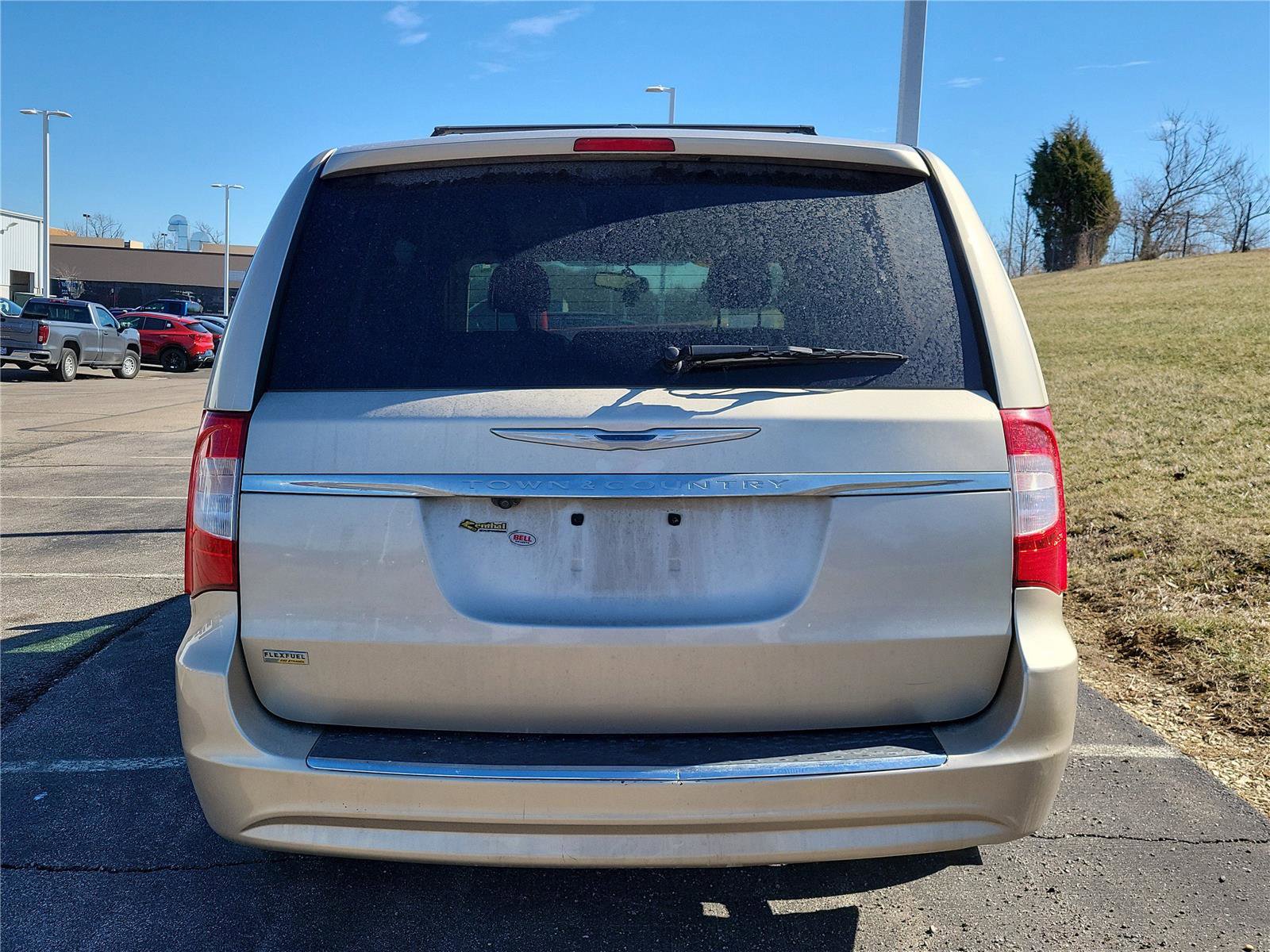 Used 2014 Chrysler Town & Country Touring image 6