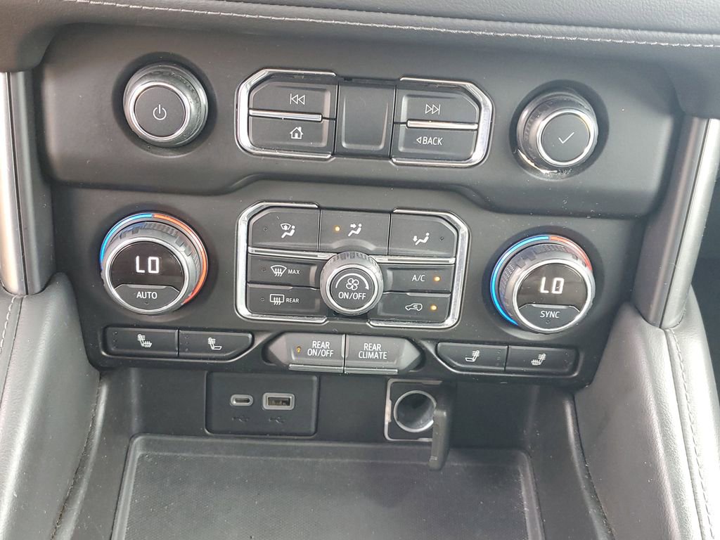 Used 2021 Chevrolet Suburban LT image 31