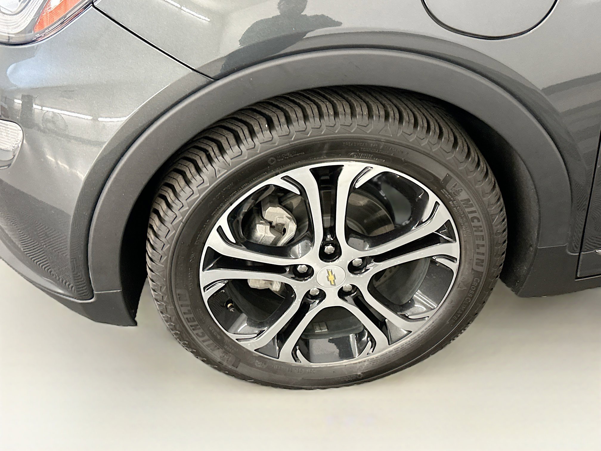 Used 2018 Chevrolet Bolt Premier w/ Driver Confidence II Package image 11