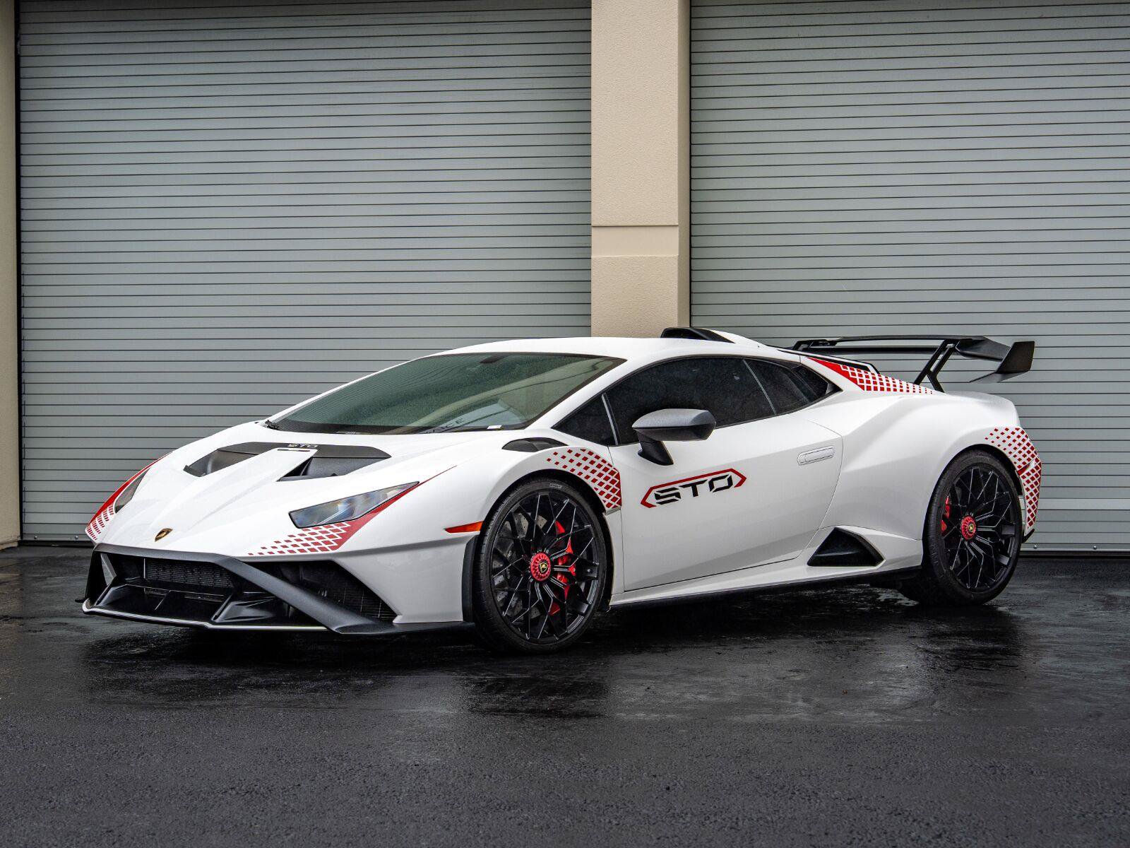 Used 2022 Lamborghini Huracan STO RWD image 11
