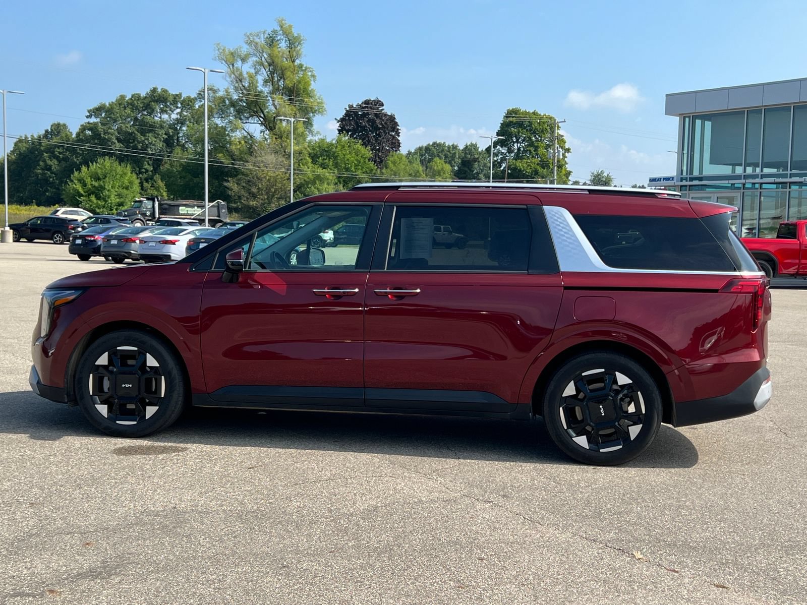 Used 2025 Kia Carnival EX FWD image 11