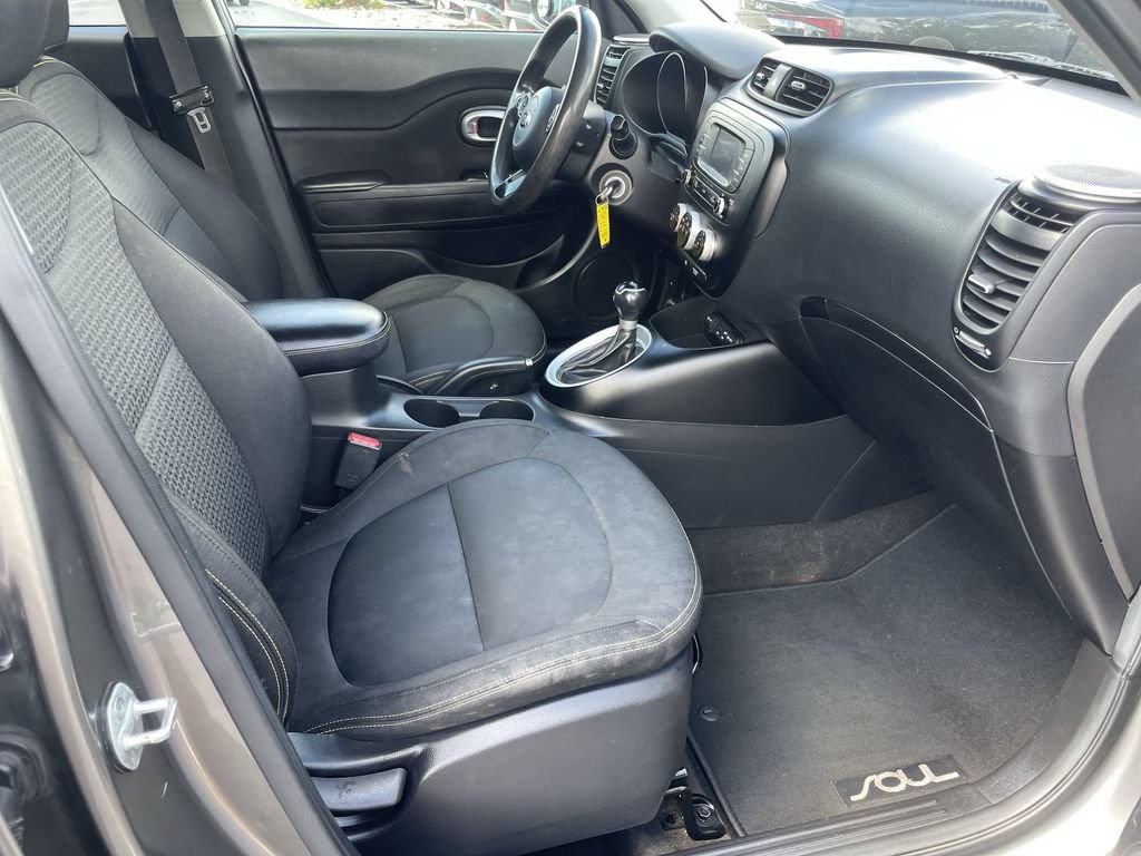 Used 2016 Kia Soul + FWD image 29