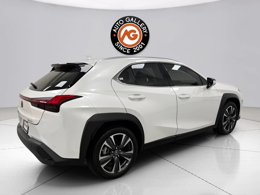 Used 2021 Lexus UX 200 w/ Accessory Package (Z1) FWD image 3