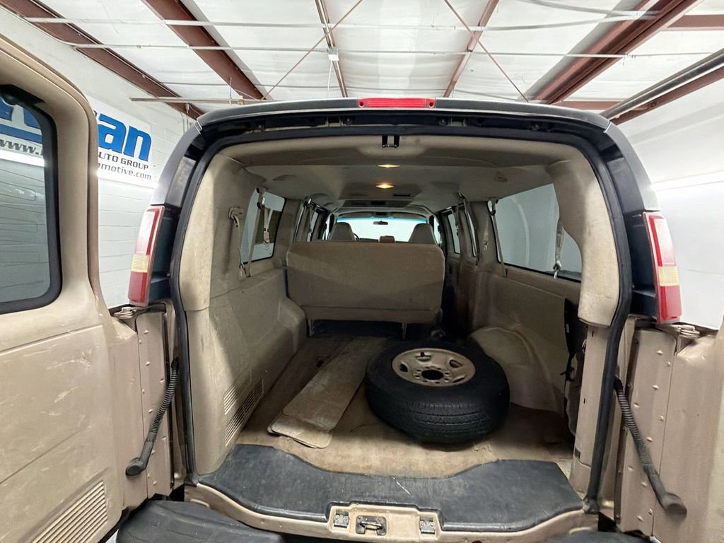 Used 2004 Chevrolet Express 2500 Passenger w/ LS Preferred Equipment Group RWD image 21