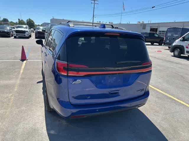 Used 2021 Chrysler Pacifica Limited w/ Premium & Safety Sphere Group AWD/4WD image 18