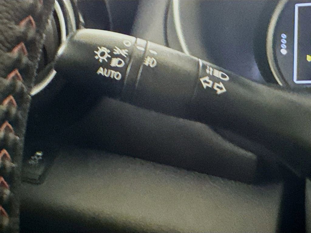 Used 2019 Nissan Kicks SR FWD image 12
