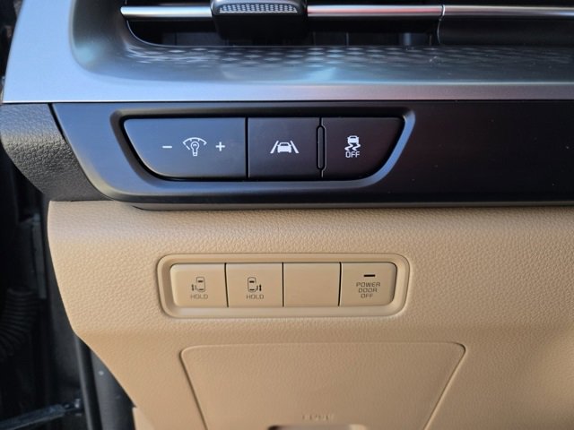 Used 2024 Kia Carnival LX image 20