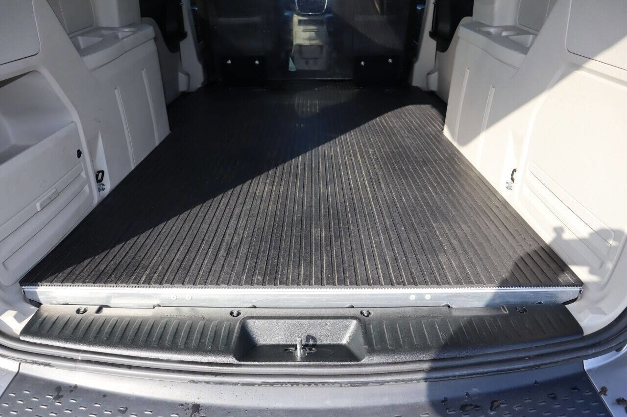 Used 2013 RAM C/V Tradesman image 23