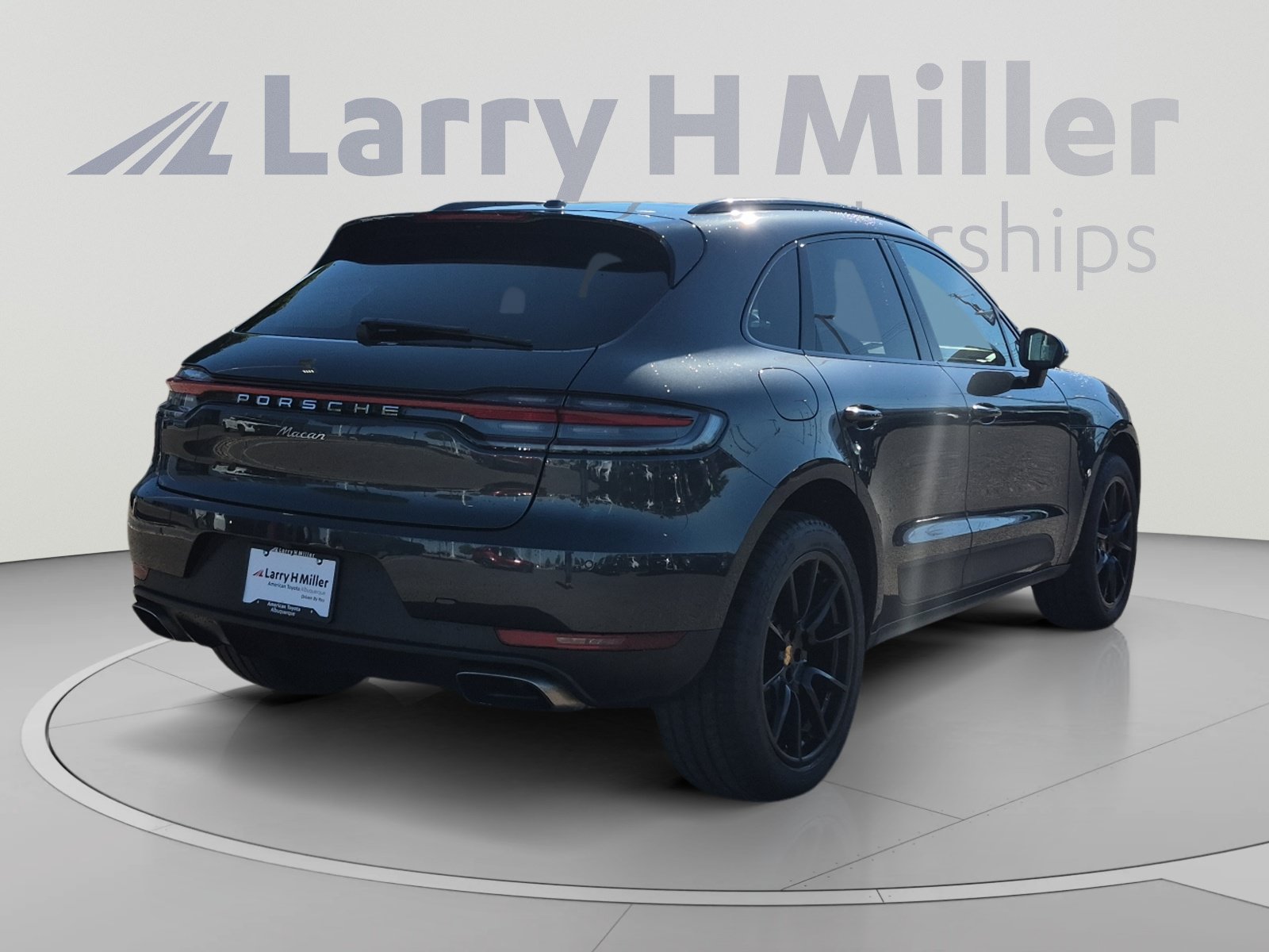 Used 2021 Porsche Macan AWD/4WD image 5